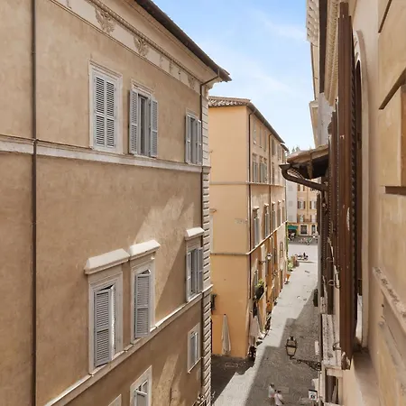 Crystal Piazza Navona