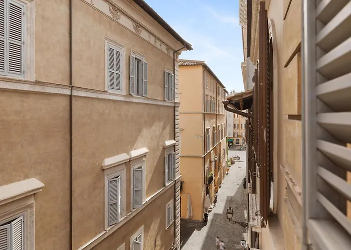 Crystal Piazza Navona