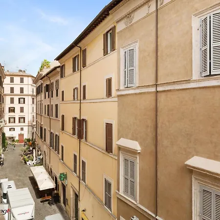 Crystal Piazza Navona